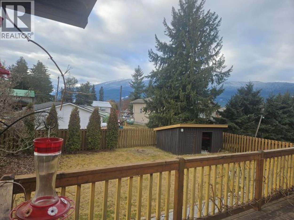 304 5TH  NW Street, Nakusp