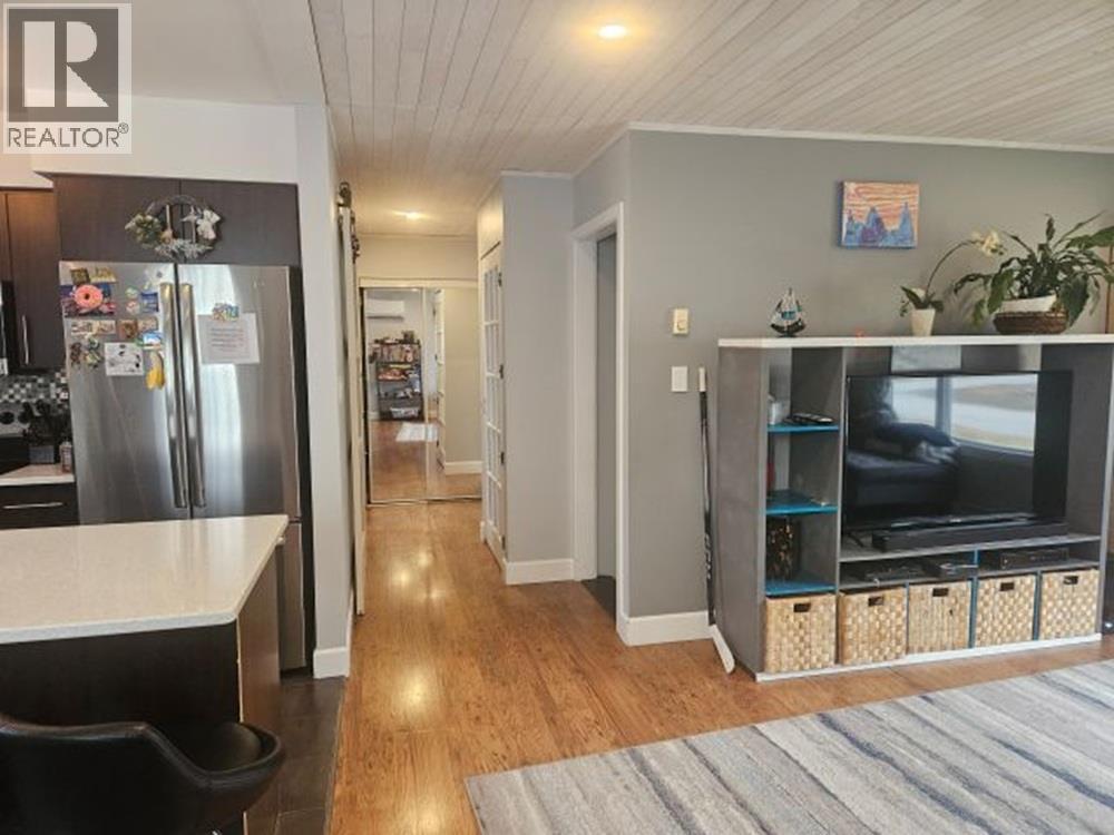 304 5TH  NW Street, Nakusp