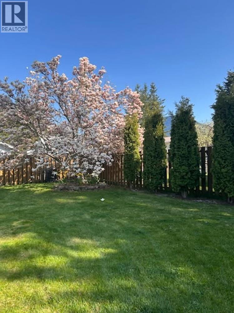 304 5TH  NW Street, Nakusp