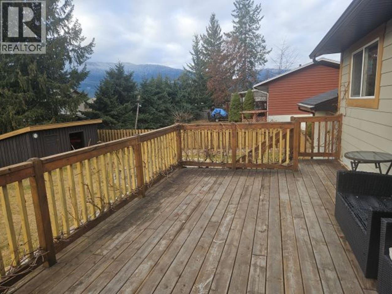 304 5TH  NW Street, Nakusp