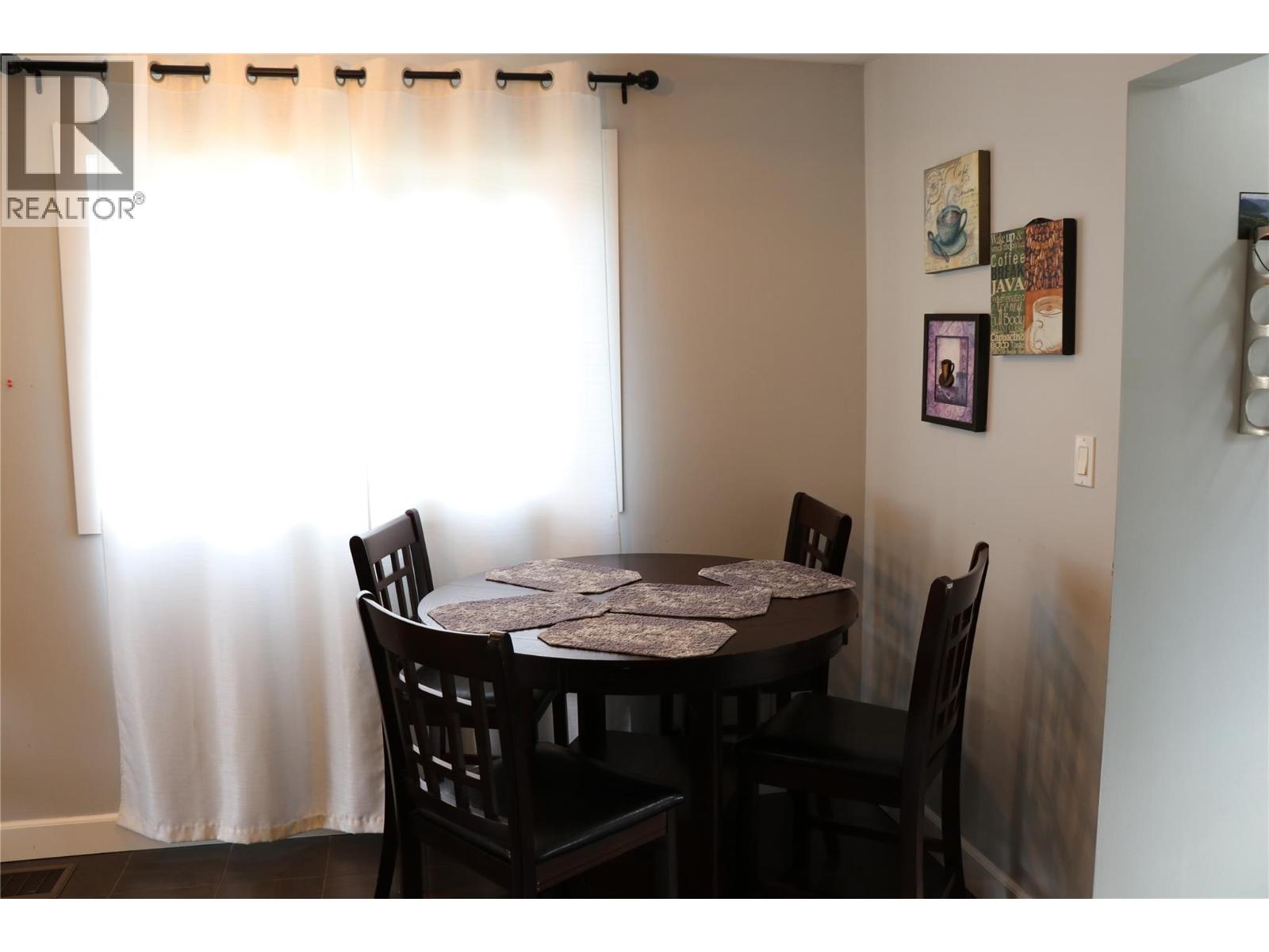 304 5TH  NW Street, Nakusp