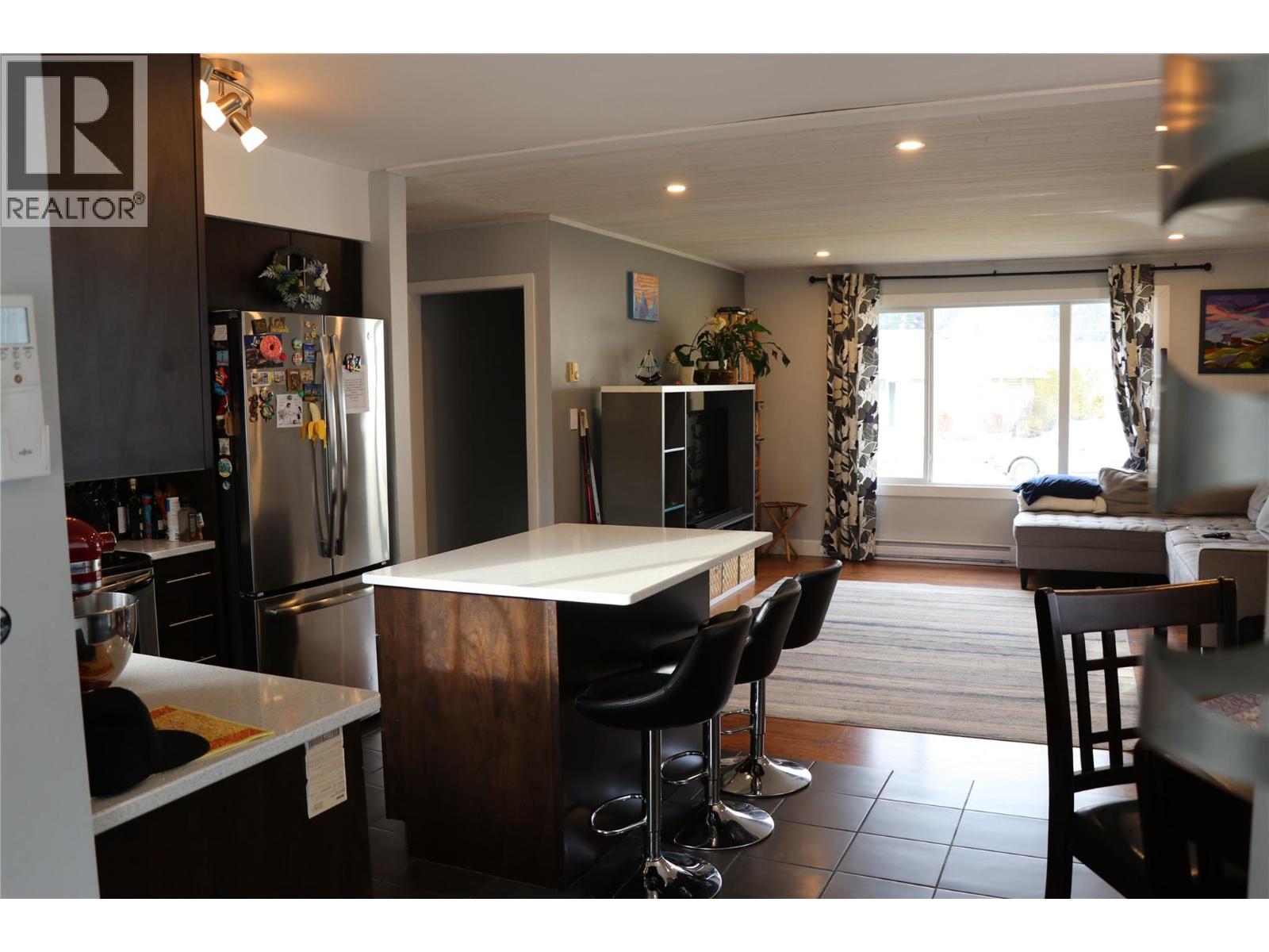 304 5TH  NW Street, Nakusp