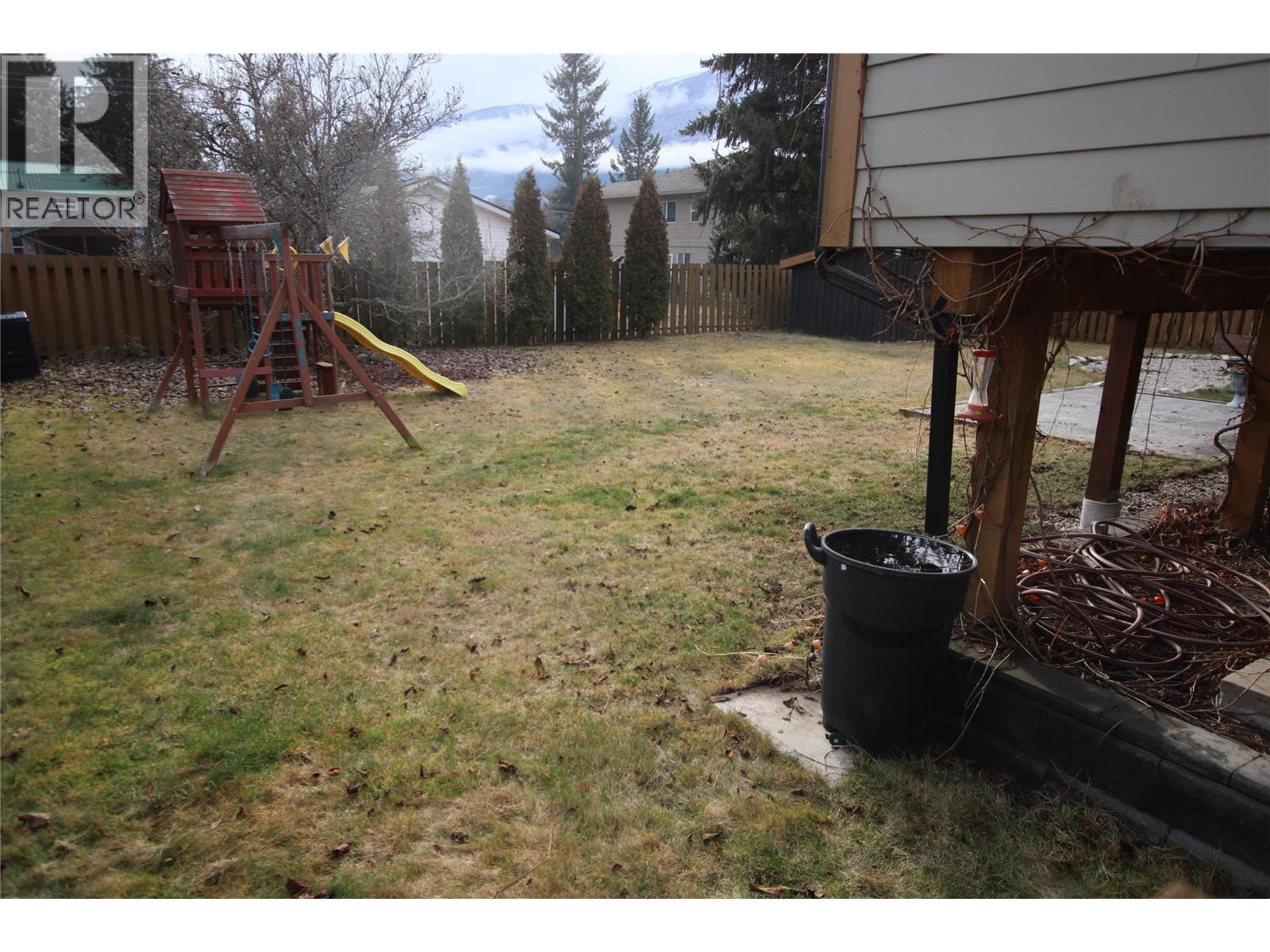 304 5TH  NW Street, Nakusp