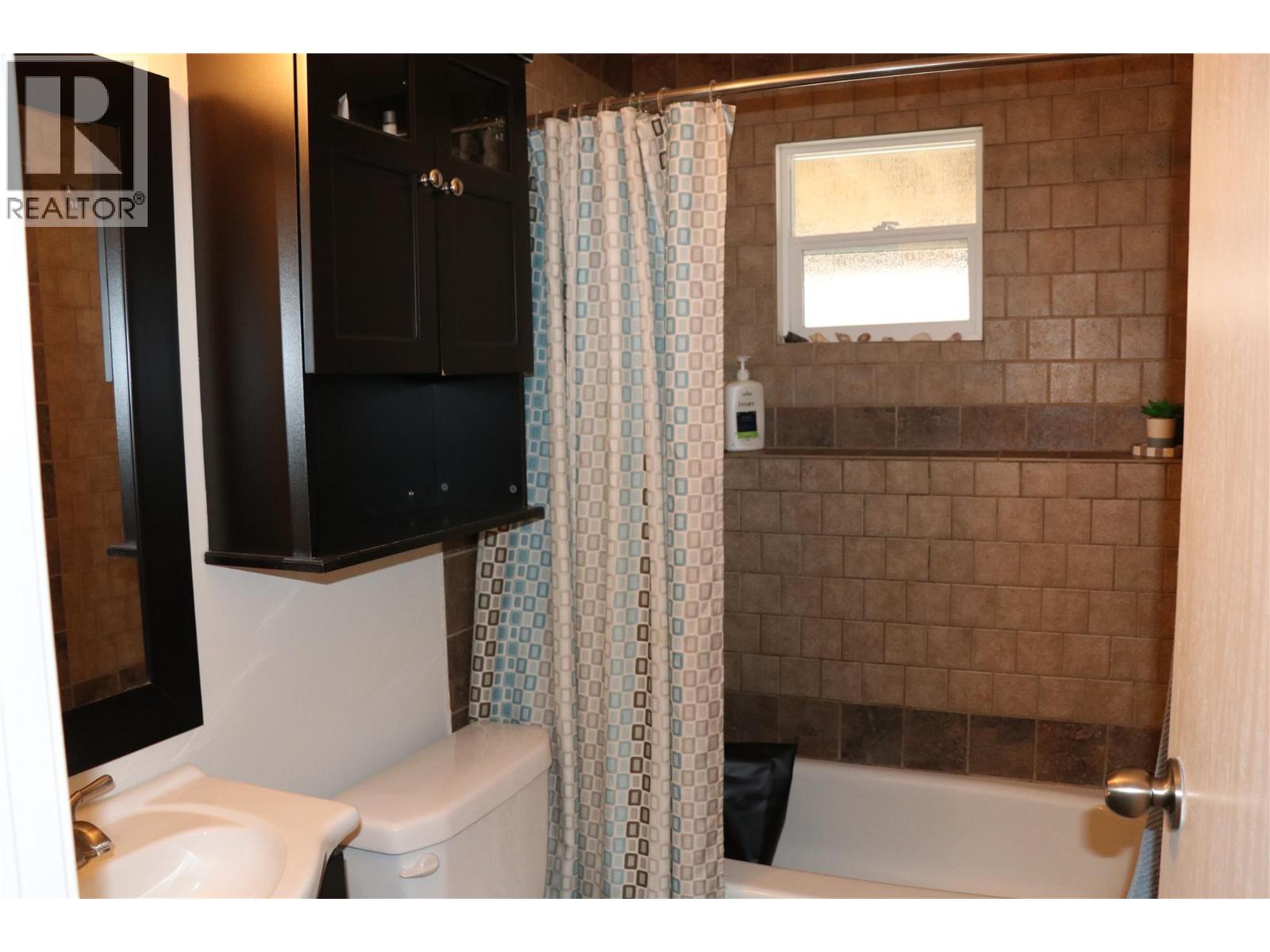 304 5TH  NW Street, Nakusp