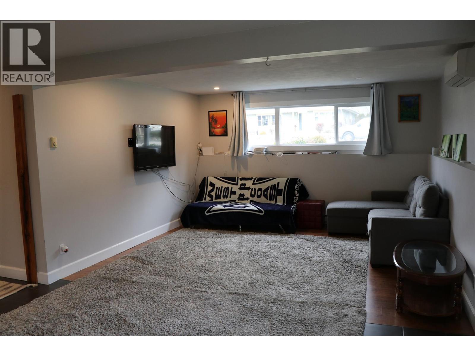 304 5TH  NW Street, Nakusp