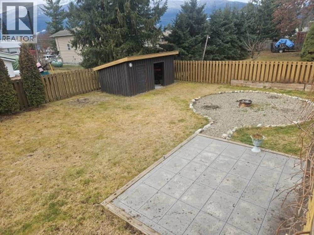 304 5TH  NW Street, Nakusp