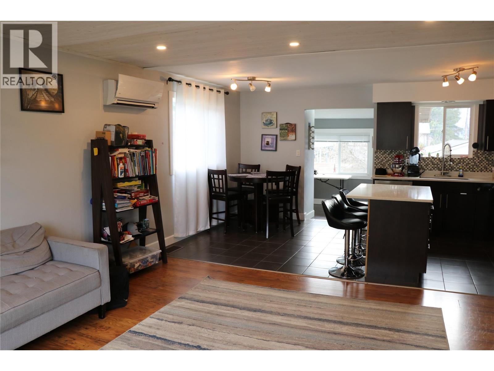 304 5TH  NW Street, Nakusp