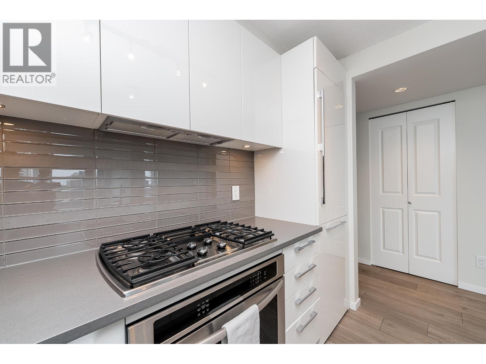 2007 6658 DOW AVENUE - Photo 4 of 40, Burnaby, British Columbia