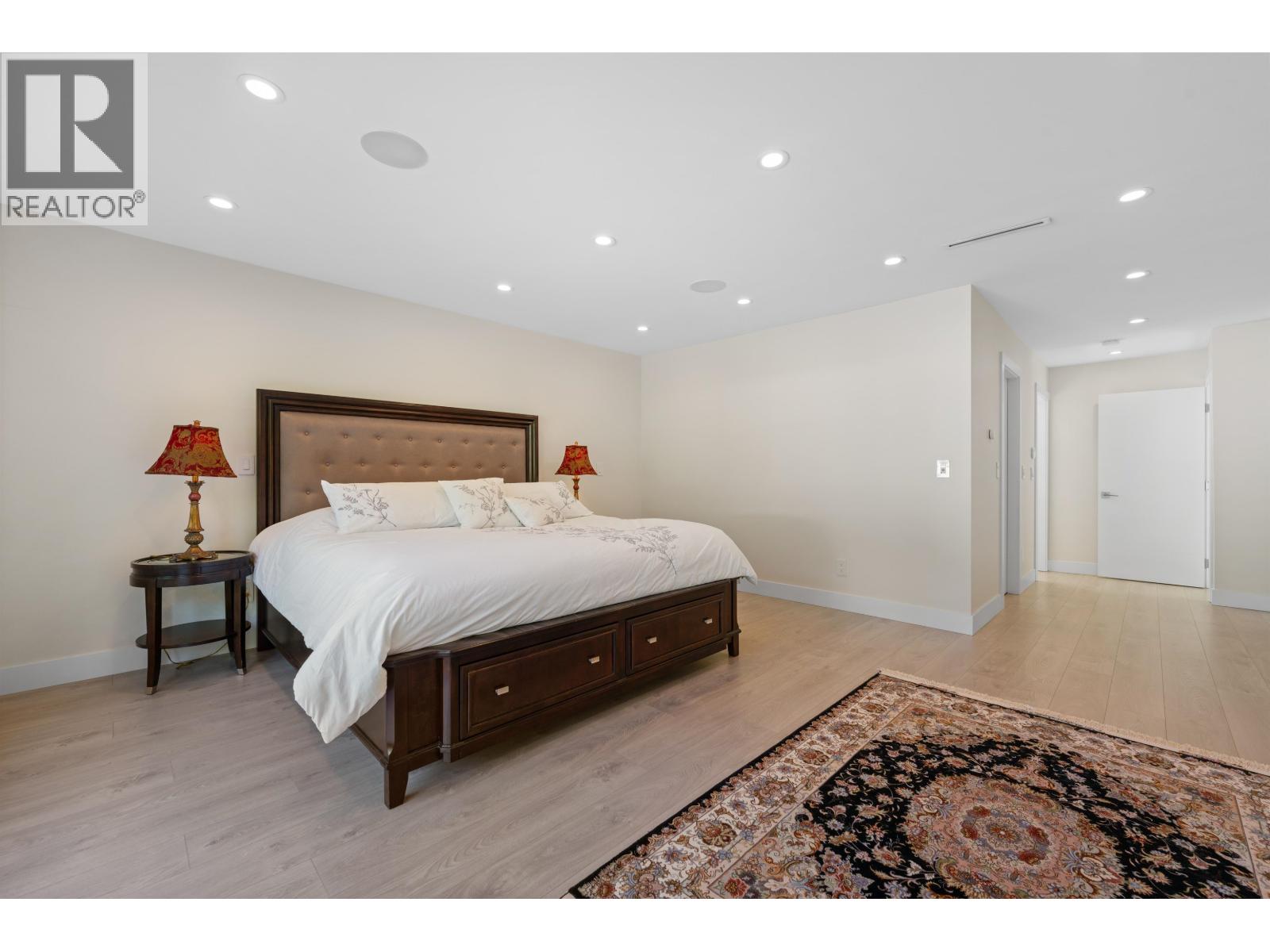 5199 CLIFFRIDGE AVENUE, North Vancouver