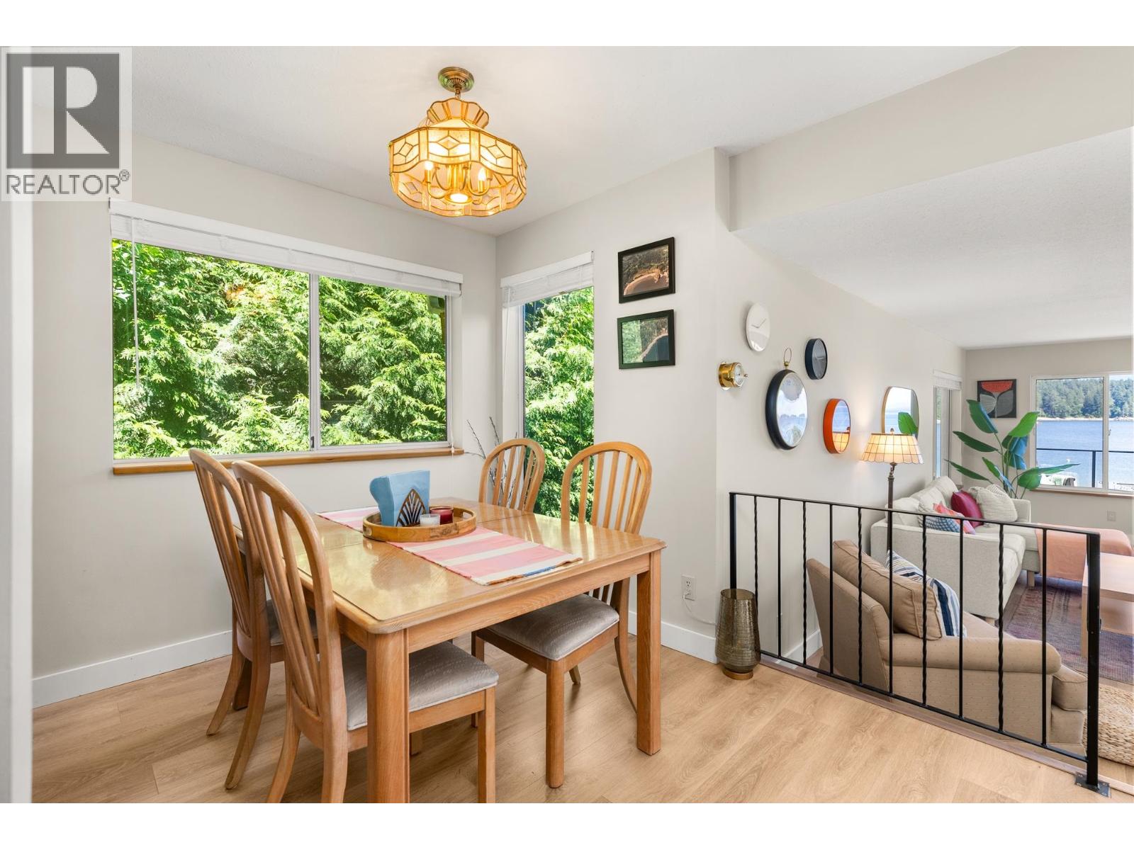 7653 REDROOFFS ROAD, Halfmoon Bay