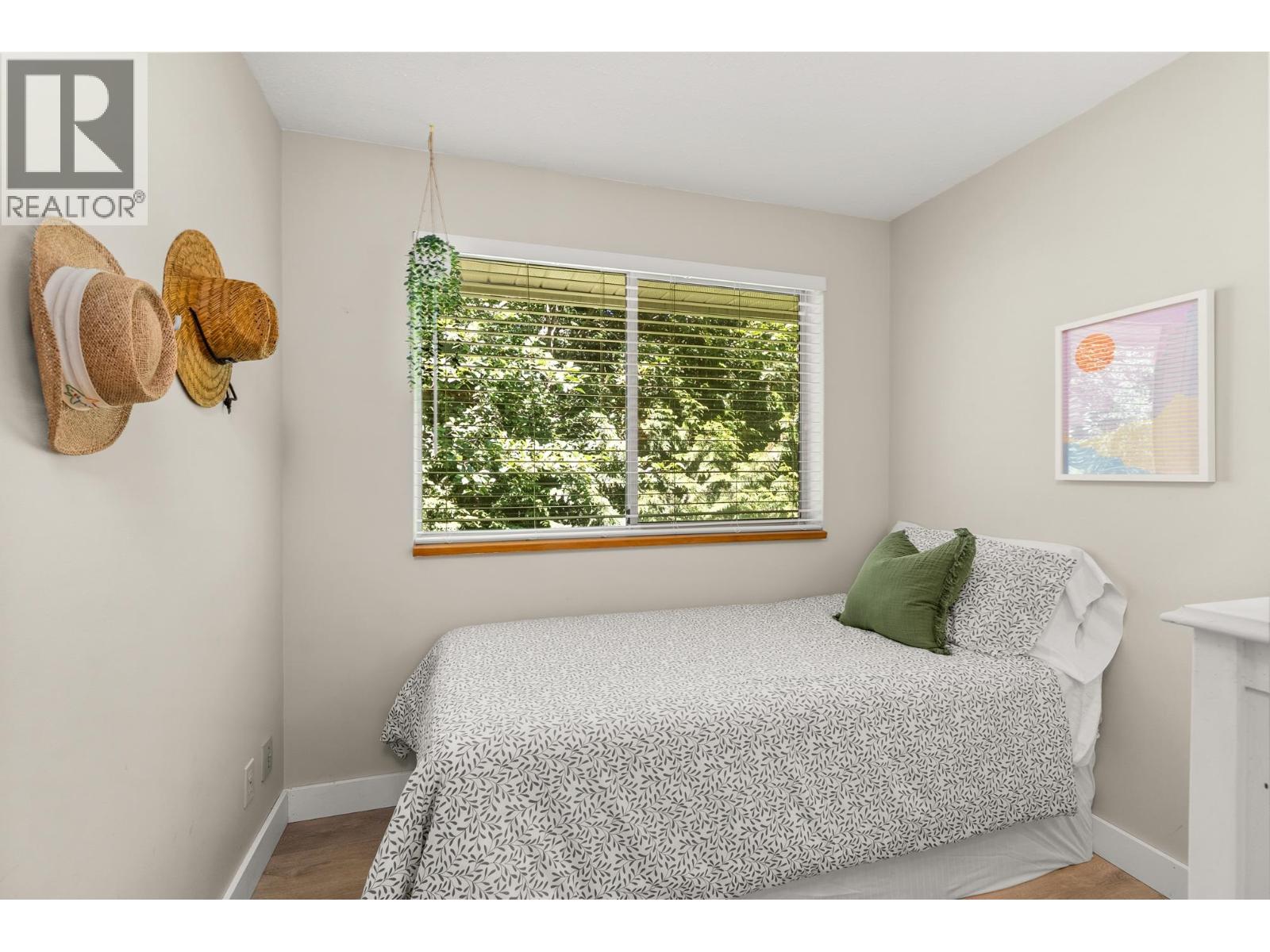 7653 REDROOFFS ROAD, Halfmoon Bay