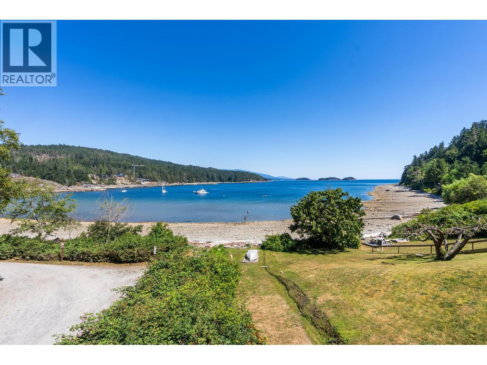 7653 REDROOFFS ROAD, Halfmoon Bay