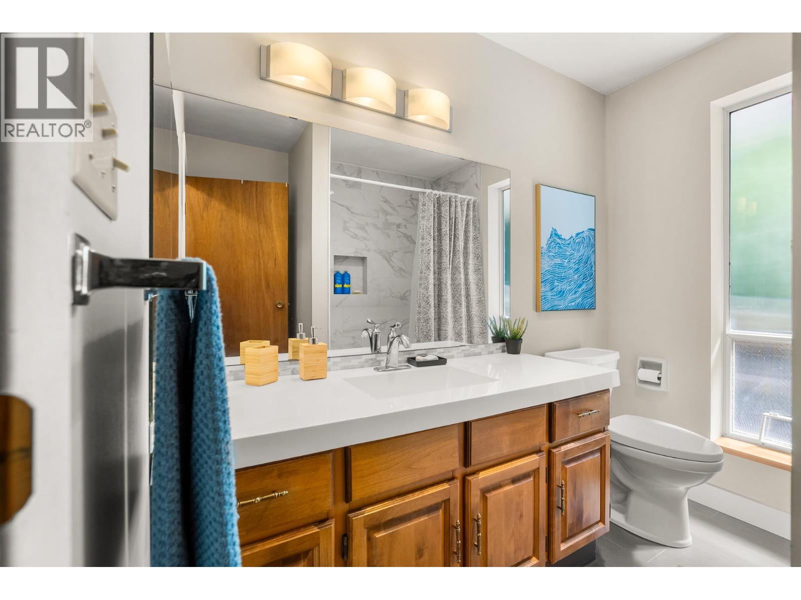 7653 REDROOFFS ROAD, Halfmoon Bay