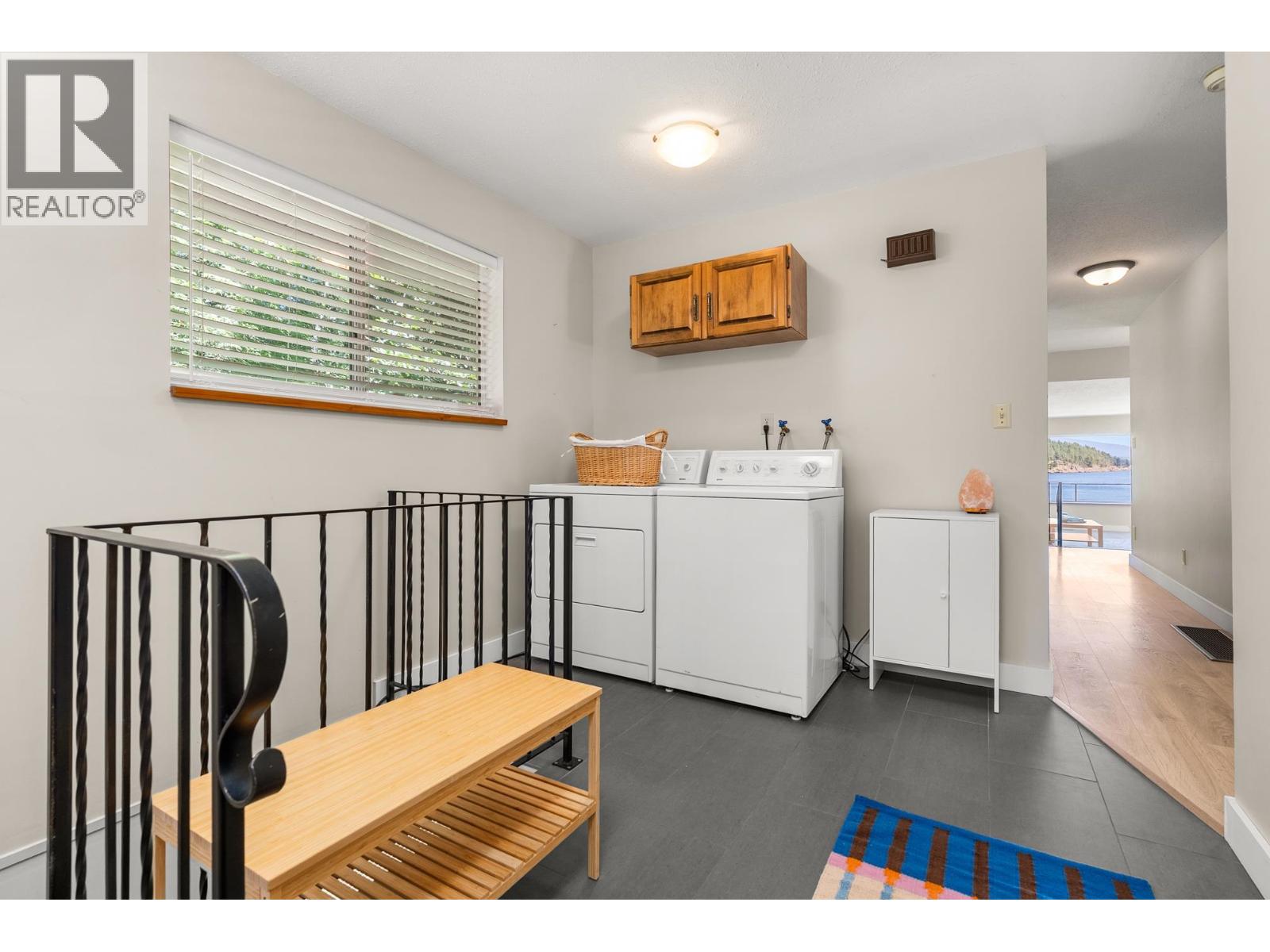 7653 REDROOFFS ROAD, Halfmoon Bay