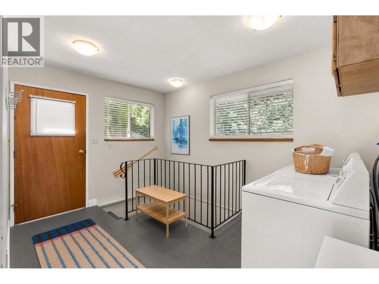 7653 REDROOFFS ROAD, Halfmoon Bay