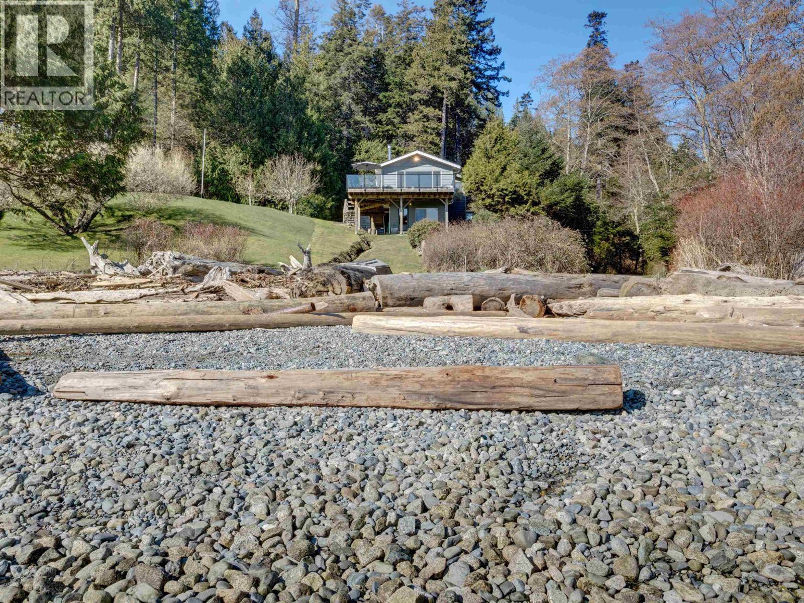 7653 REDROOFFS ROAD, Halfmoon Bay