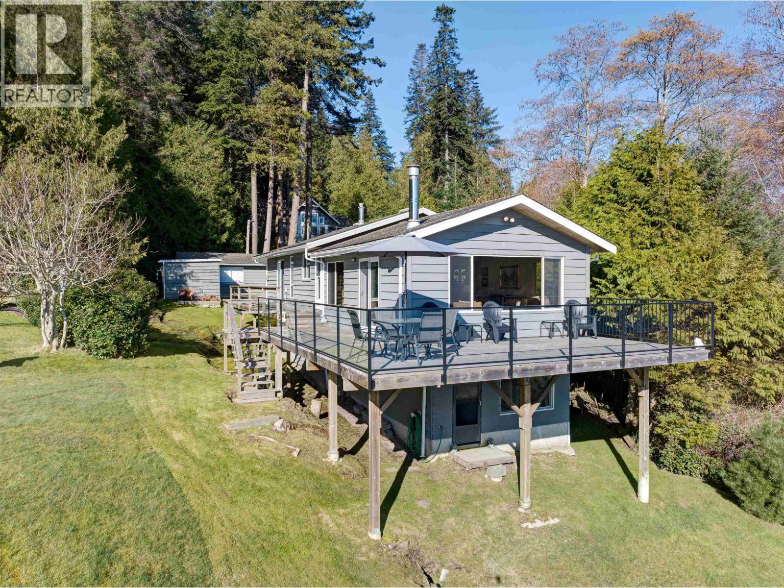 7653 REDROOFFS ROAD, Halfmoon Bay