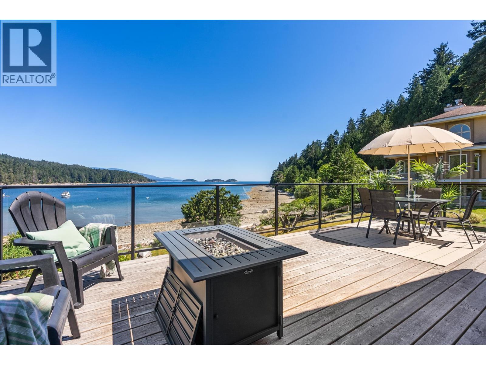 7653 REDROOFFS ROAD, Halfmoon Bay