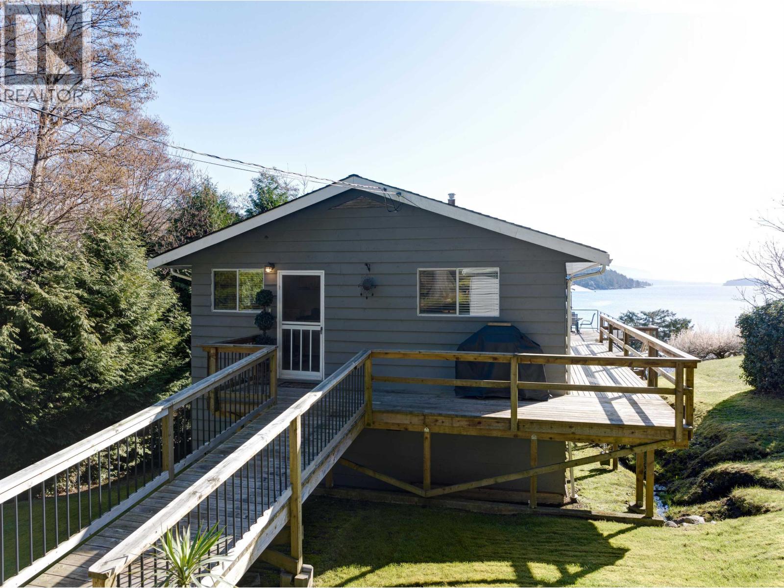 7653 REDROOFFS ROAD, Halfmoon Bay