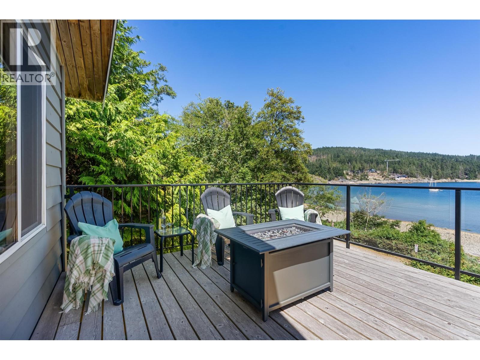 7653 REDROOFFS ROAD, Halfmoon Bay