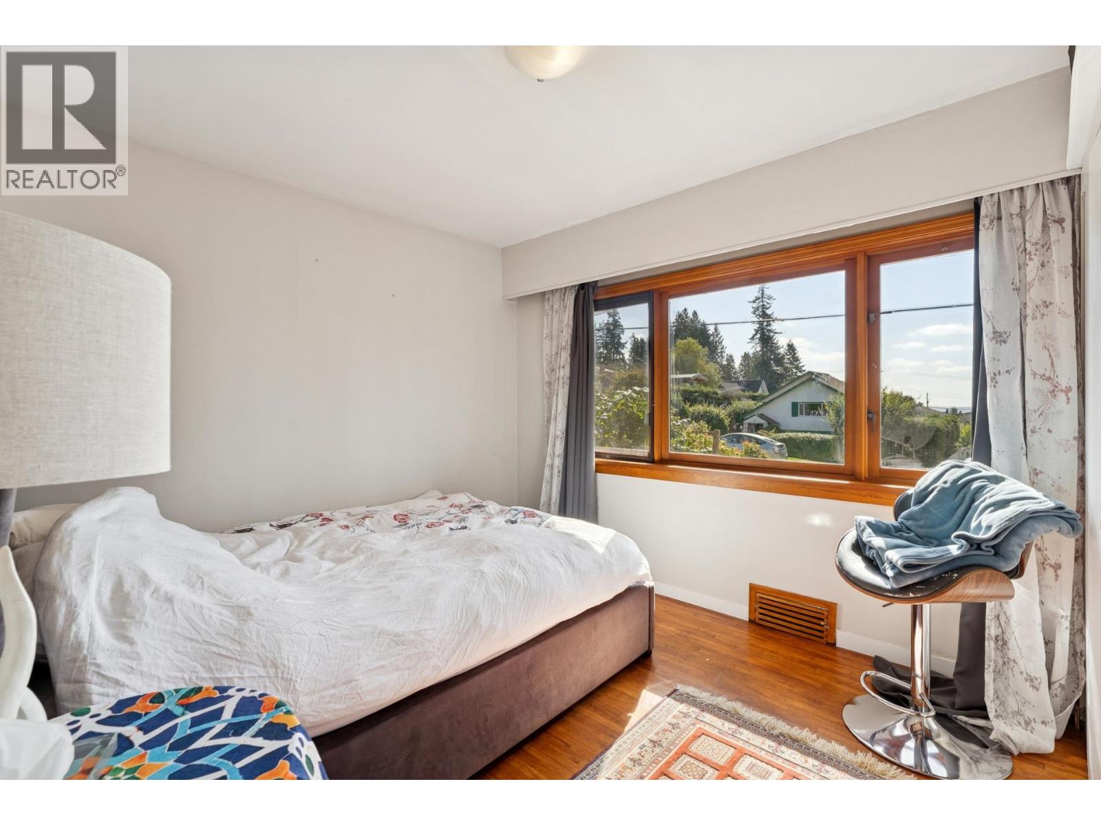 430 W KINGS ROAD, North Vancouver