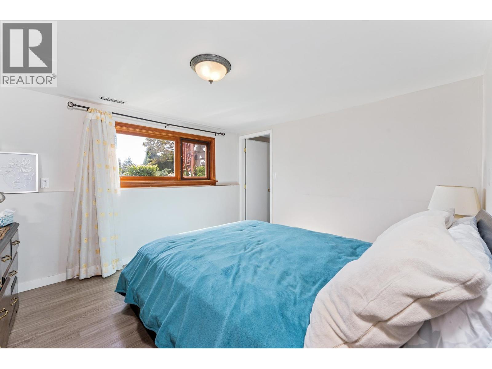 430 W KINGS ROAD, North Vancouver