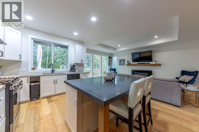 2449 Centennial Drive, Blind Bay