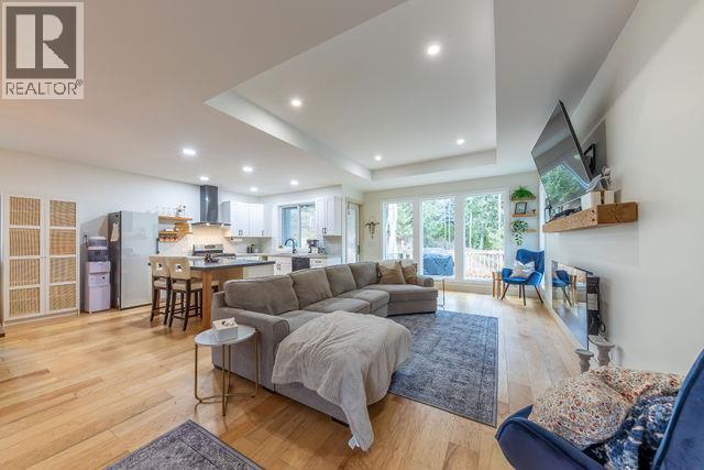 2449 Centennial Drive, Blind Bay