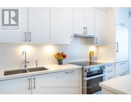 1013 - 111 St Clair Avenue W, Toronto, ON M4V1N5 Photo 16