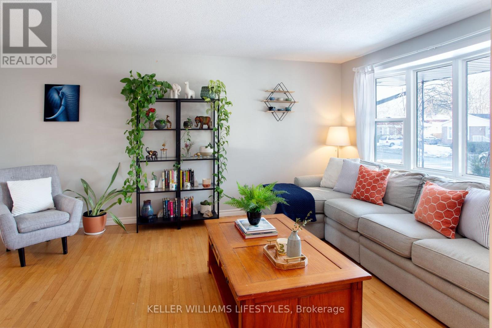 420 CASTLEGROVE BOULEVARD - Photo 4 of 37, London North (North K), Ontario