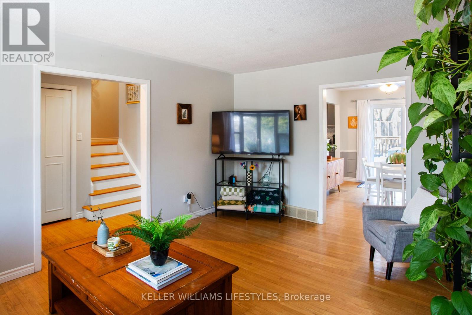 420 CASTLEGROVE BOULEVARD - Photo 5 of 37, London North (North K), Ontario