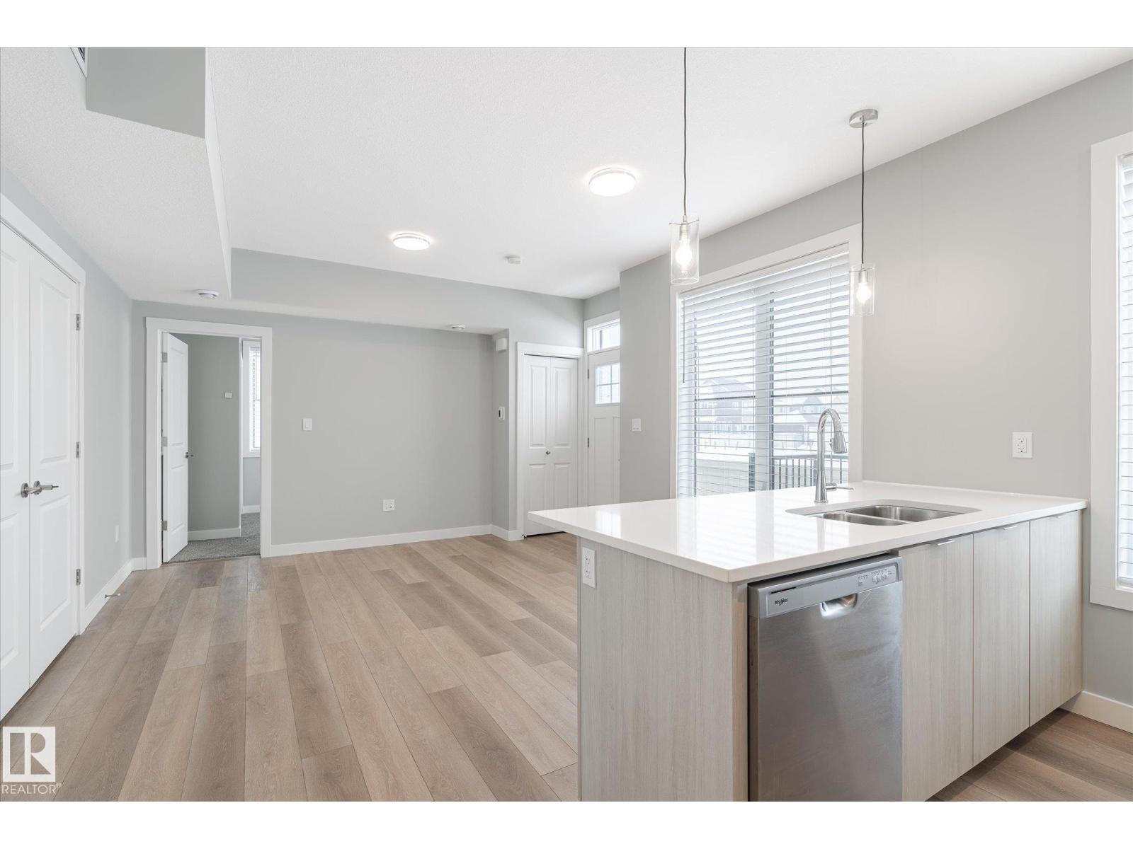 #42 6905 25 AV SW, Edmonton