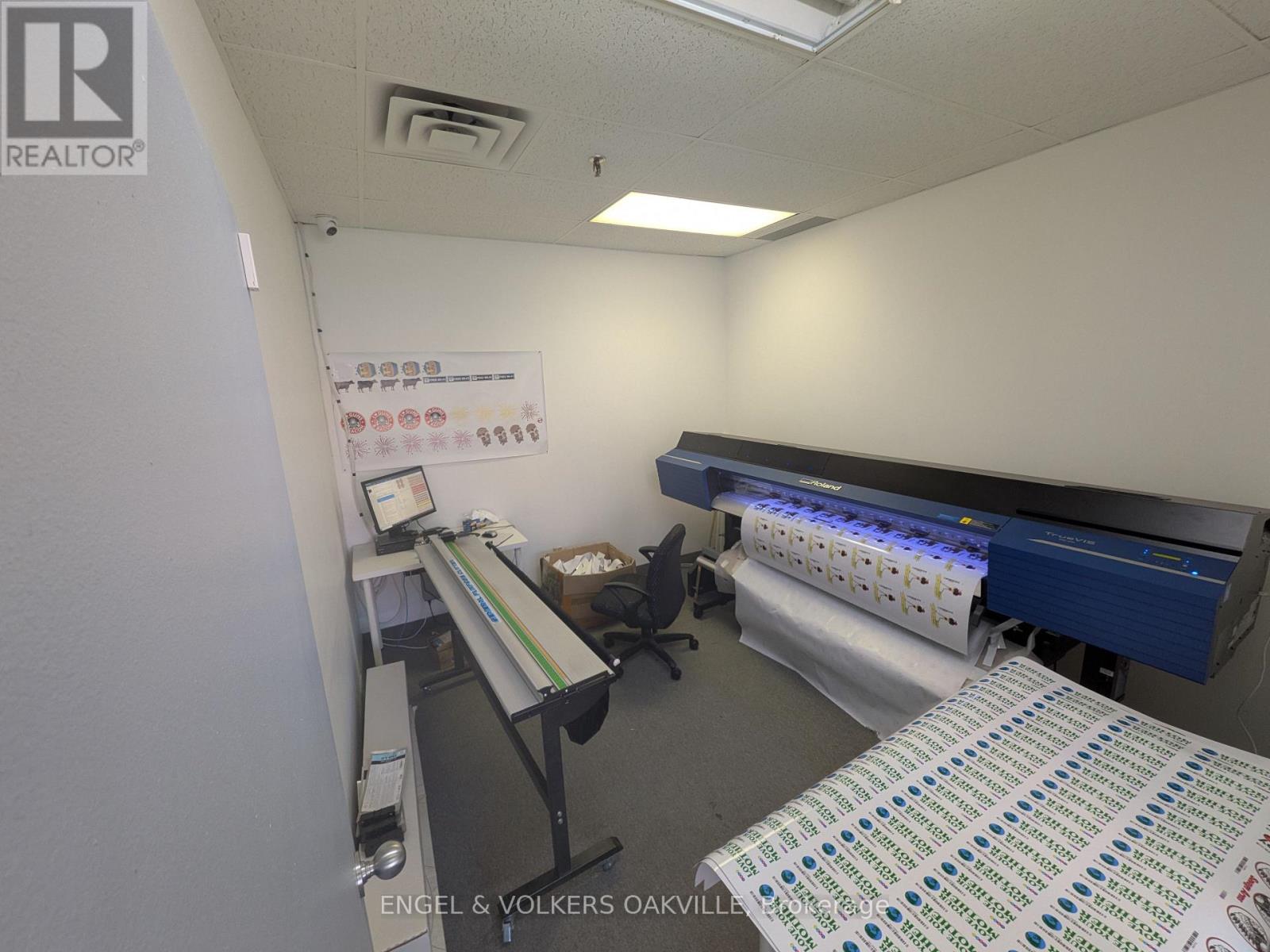 7 - 215 TRADERS BOULEVARD - Photo 3 of 13, Mississauga (Gateway), Ontario