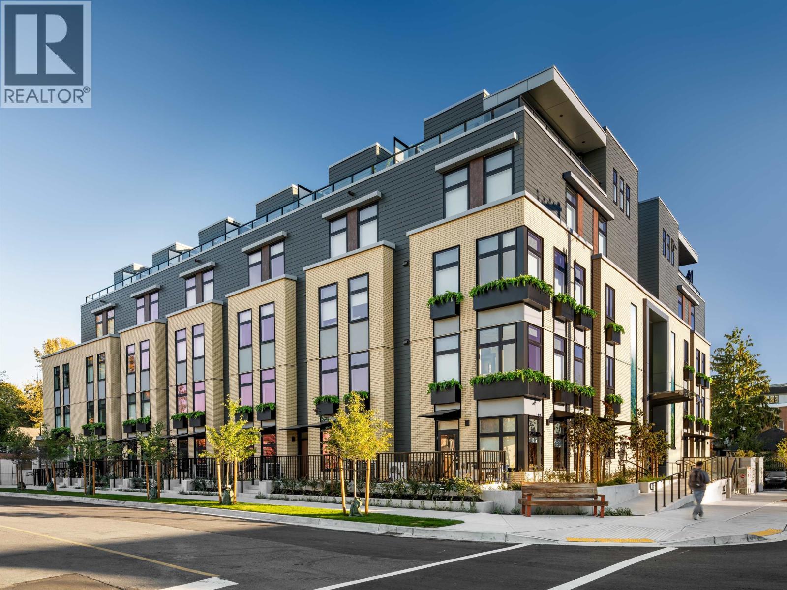 112 342 MOUNTAIN HIGHWAY - Photo 3 of 37, North Vancouver, British Columbia