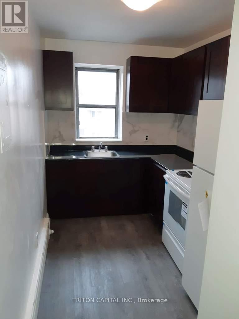 7 Osler Unit 204 photo 3