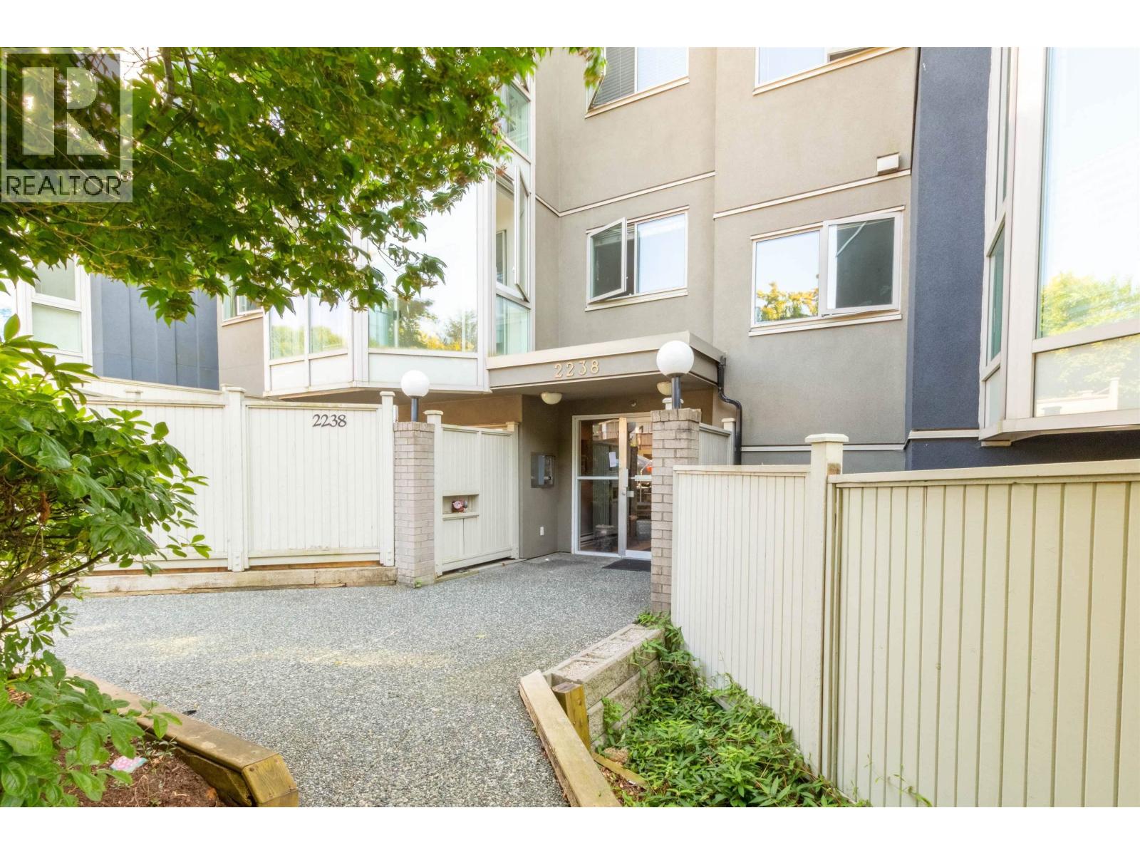 205 2238 ETON STREET - Photo 2 of 18, Vancouver, British Columbia
