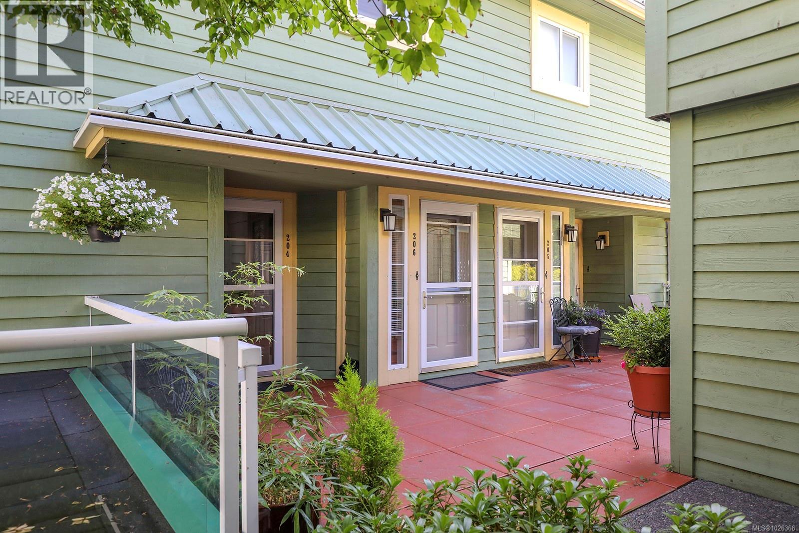 206 2275 Comox Ave, Comox