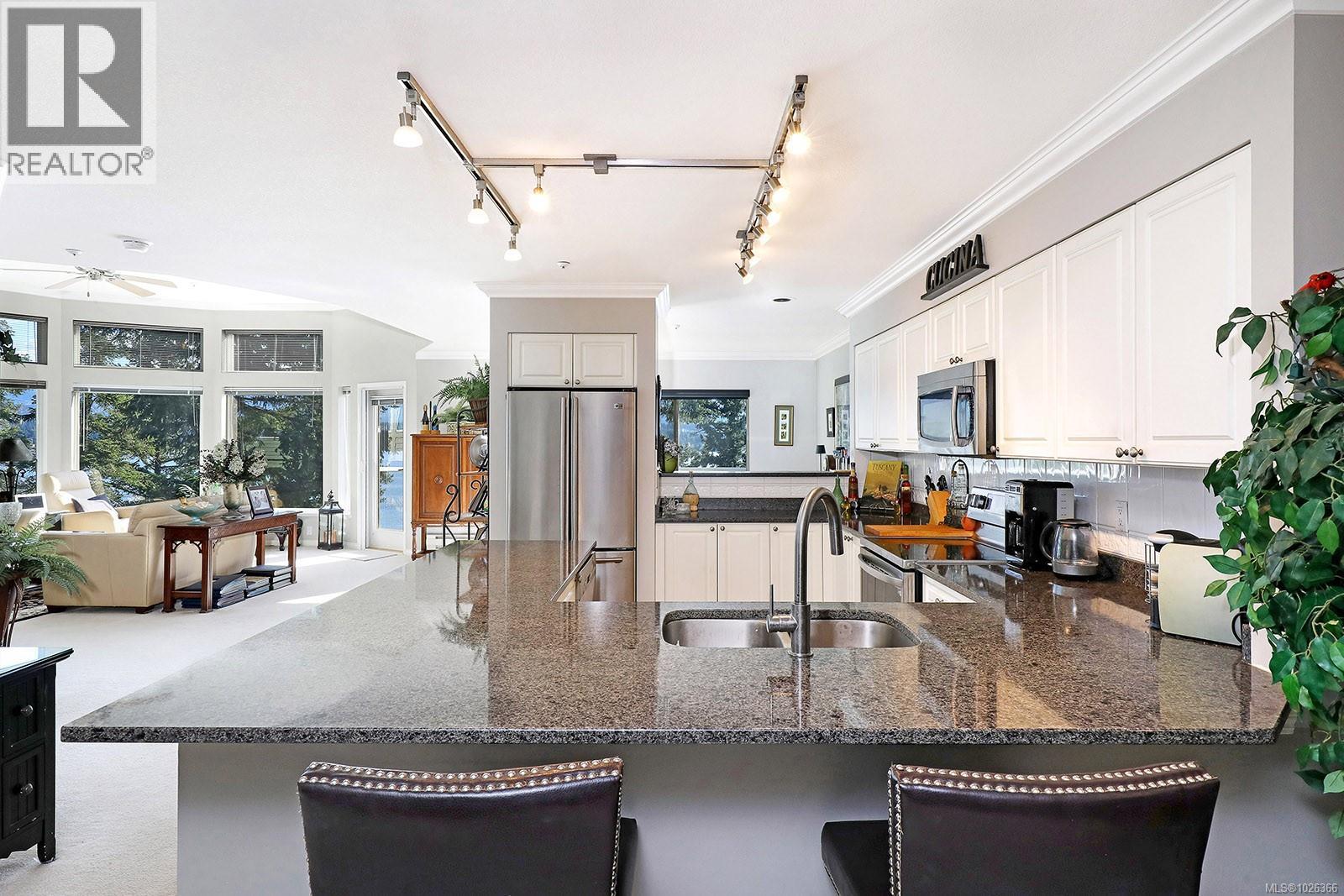 206 2275 Comox Ave, Comox