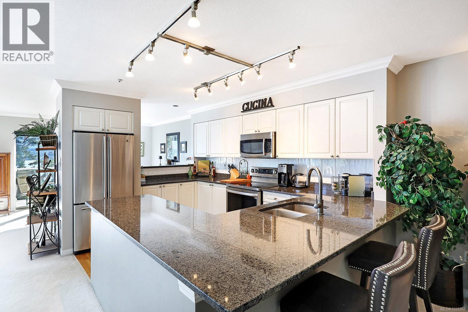 206 2275 Comox Ave, Comox