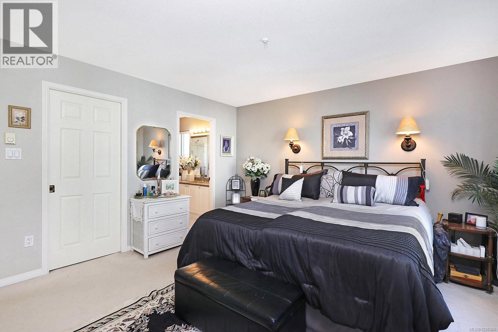 206 2275 Comox Ave, Comox