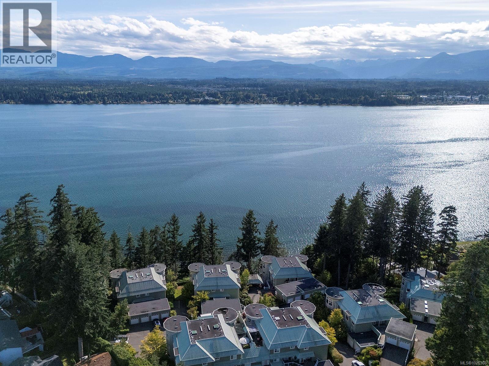 206 2275 Comox Ave, Comox