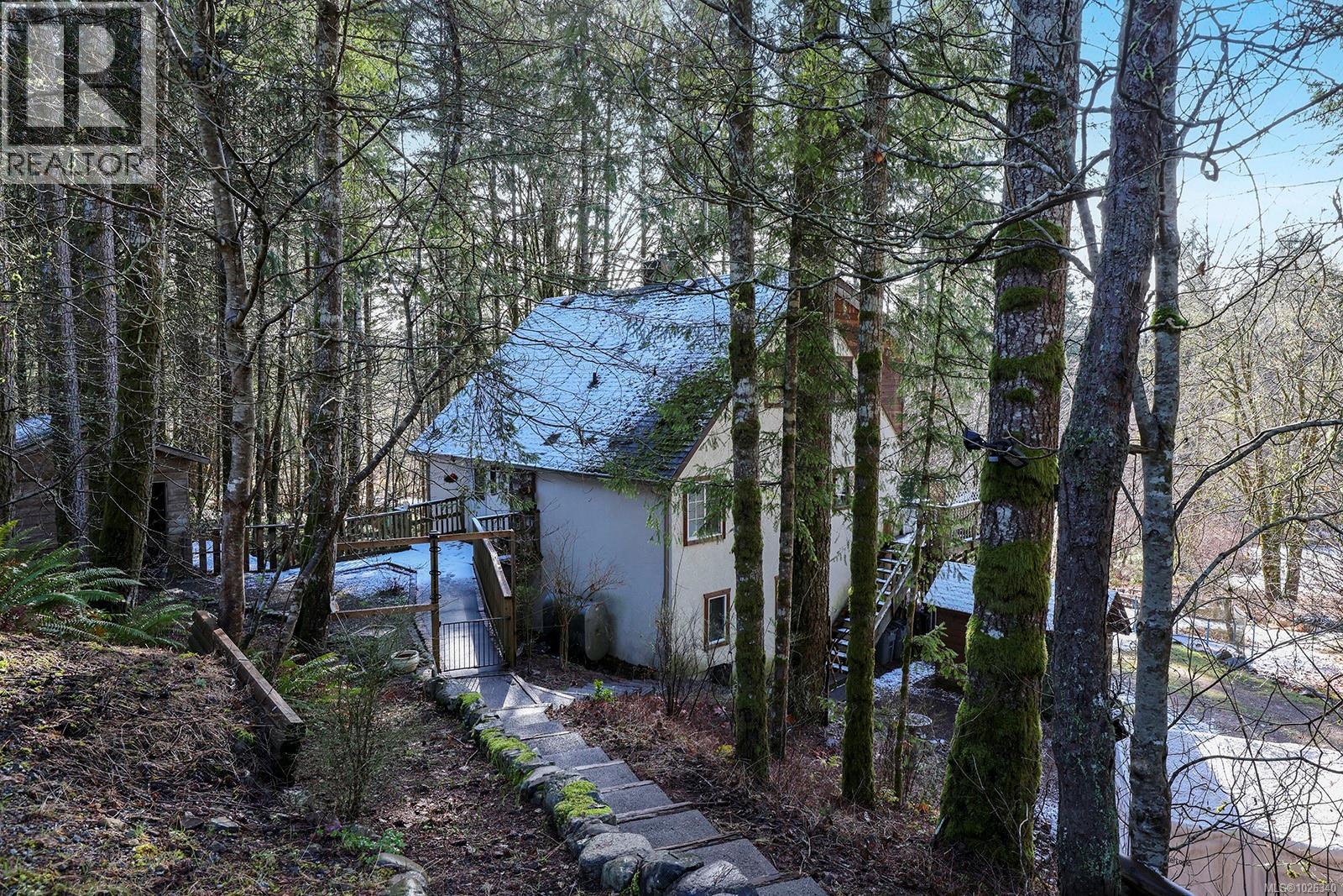 4026 MacAulay Rd - 2