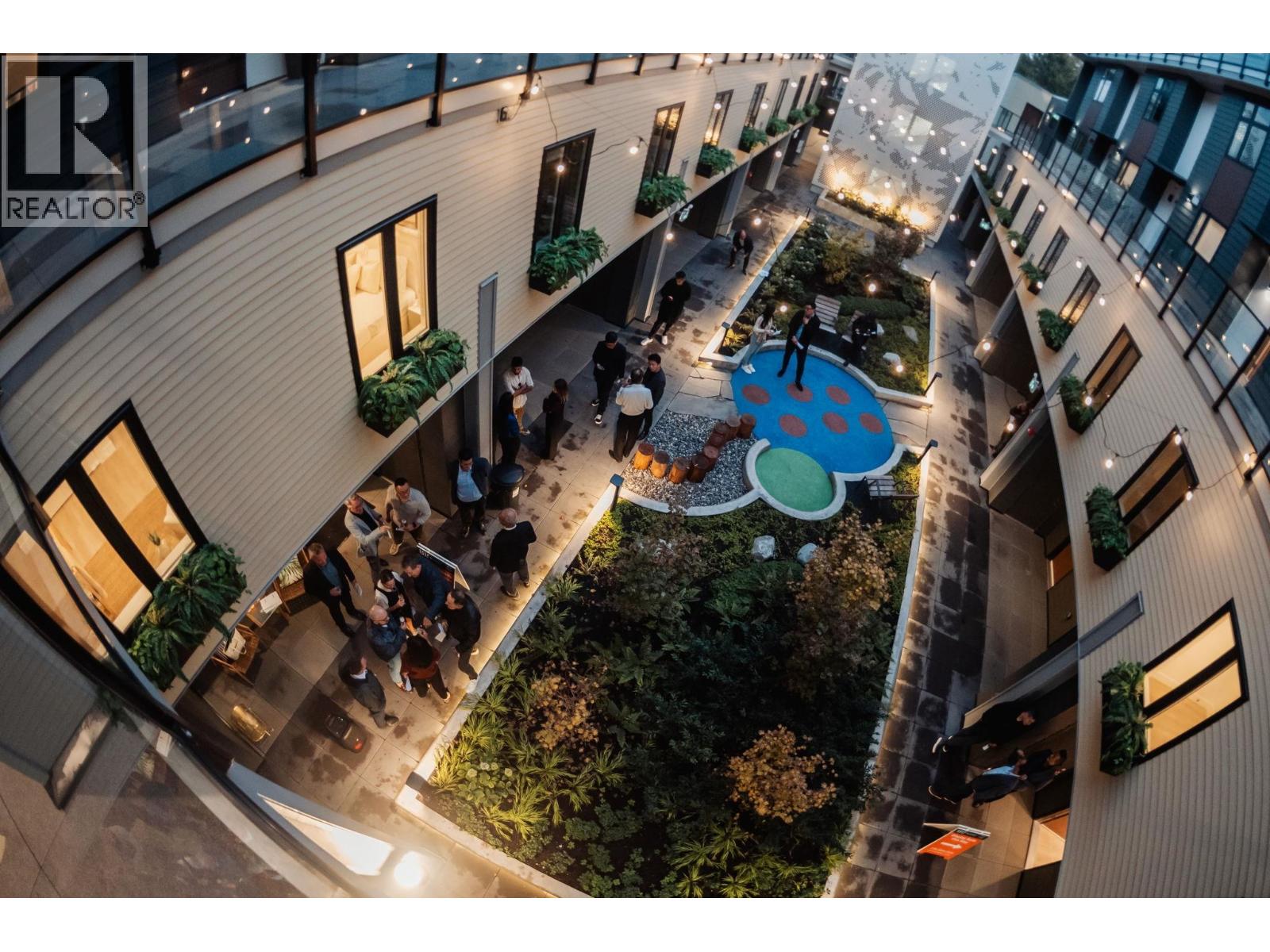 311 342 MOUNTAIN HIGHWAY - Photo 3 of 40, North Vancouver, British Columbia