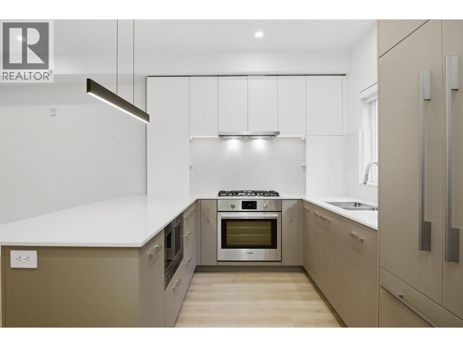 311 342 MOUNTAIN HIGHWAY - Photo 5 of 40, North Vancouver, British Columbia