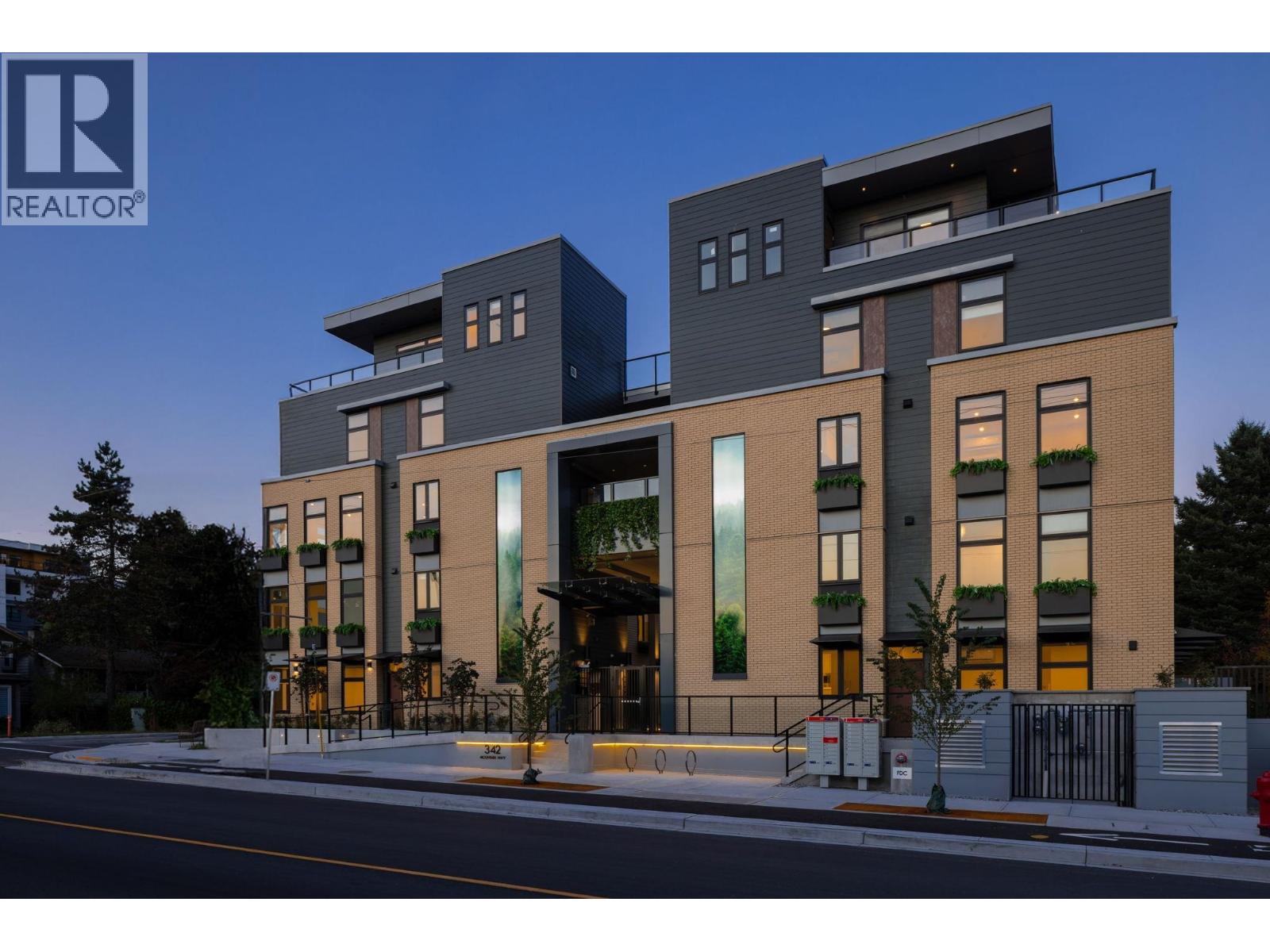 311 342 MOUNTAIN HIGHWAY - Photo 2 of 40, North Vancouver, British Columbia