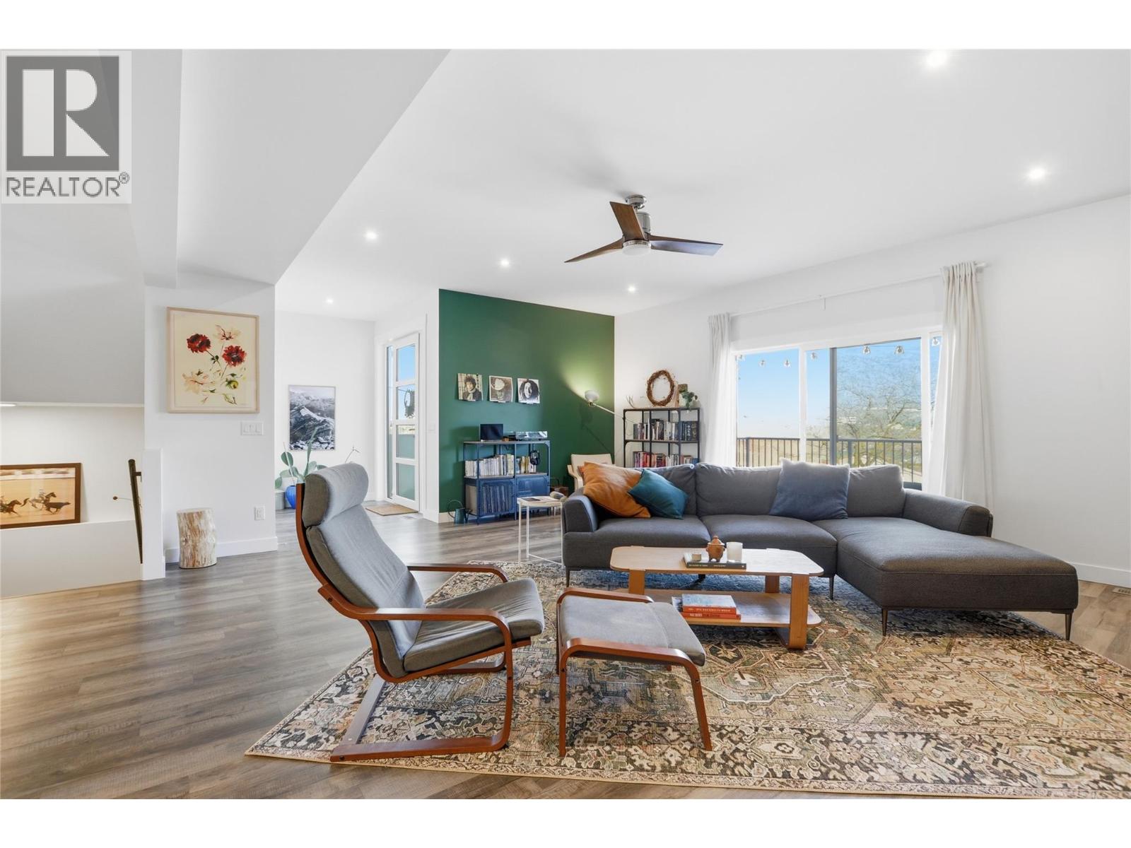  6390 Okanagan Street, Oliver