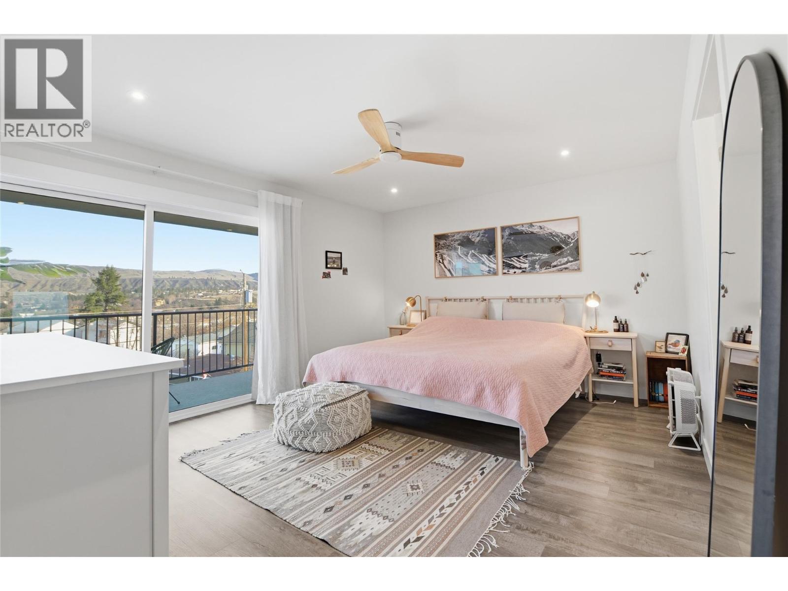  6390 Okanagan Street, Oliver