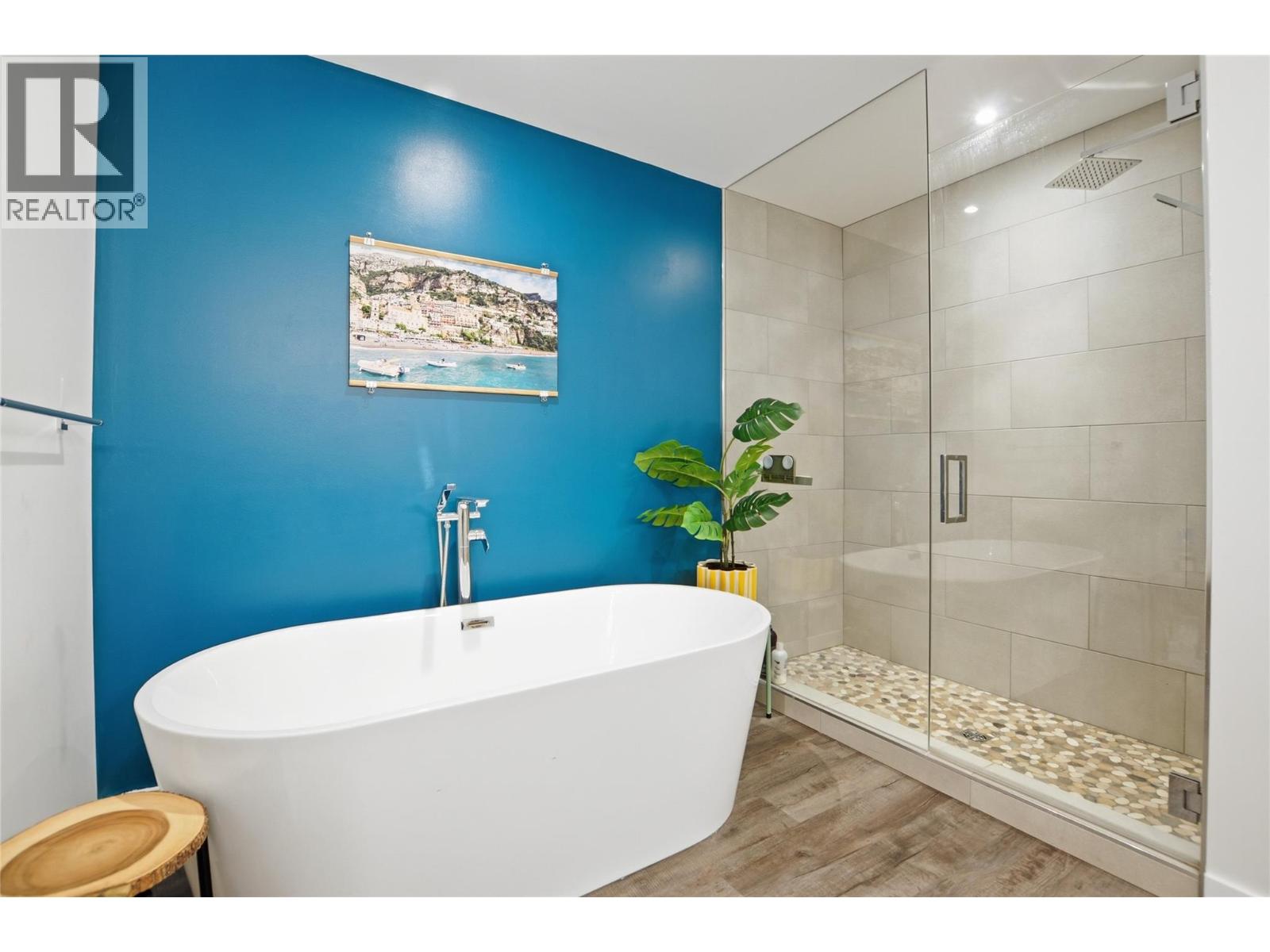  6390 Okanagan Street, Oliver