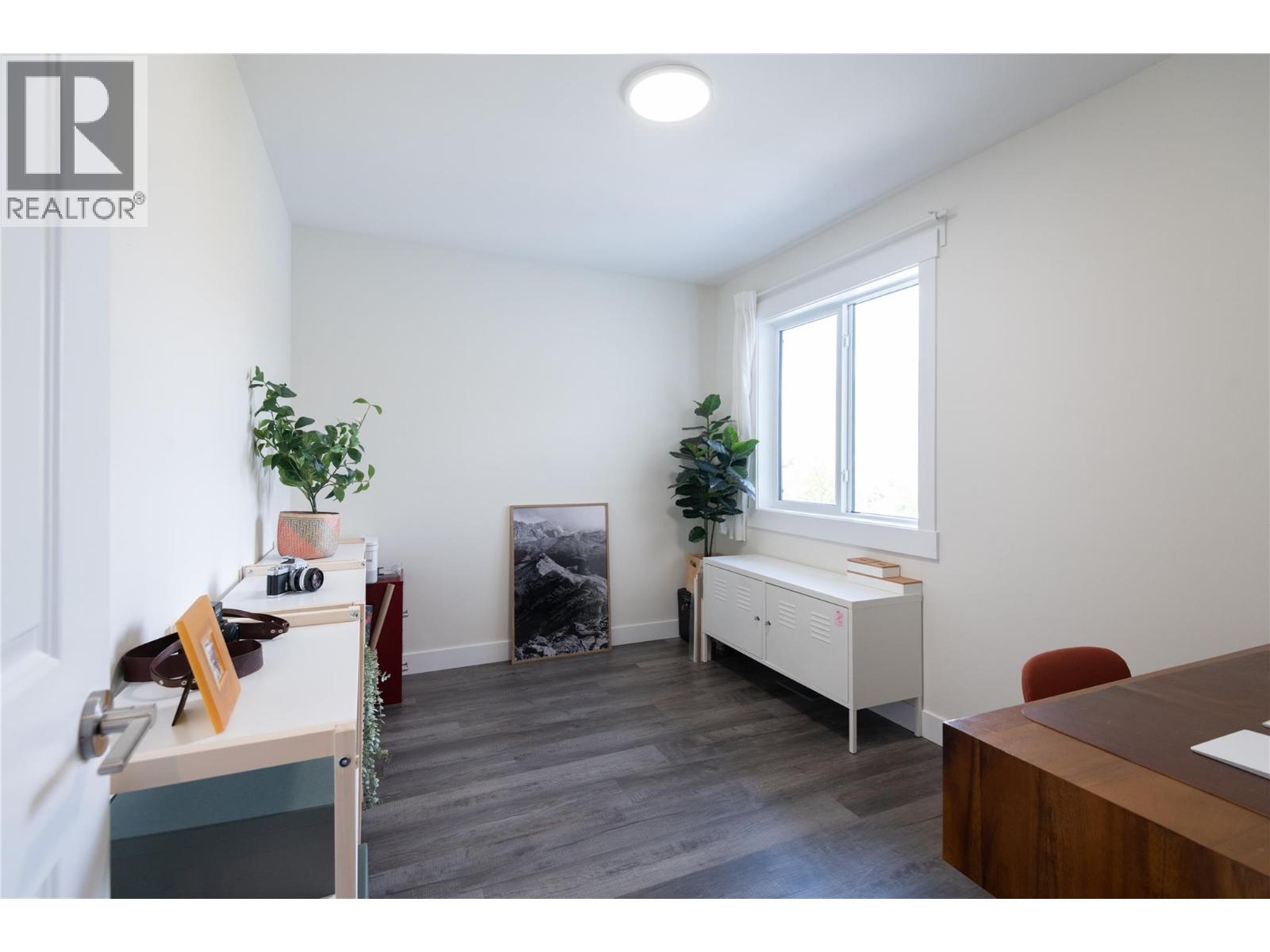 6390 Okanagan Street - 24
