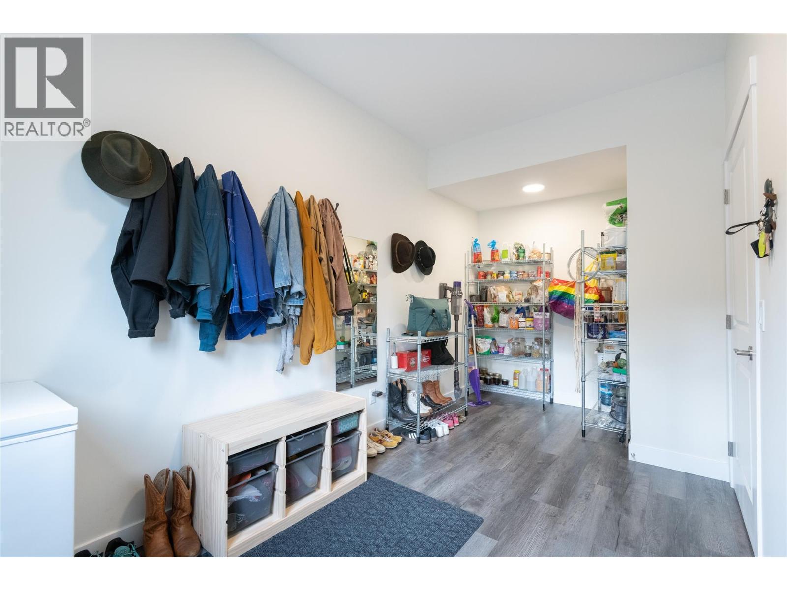  6390 Okanagan Street, Oliver